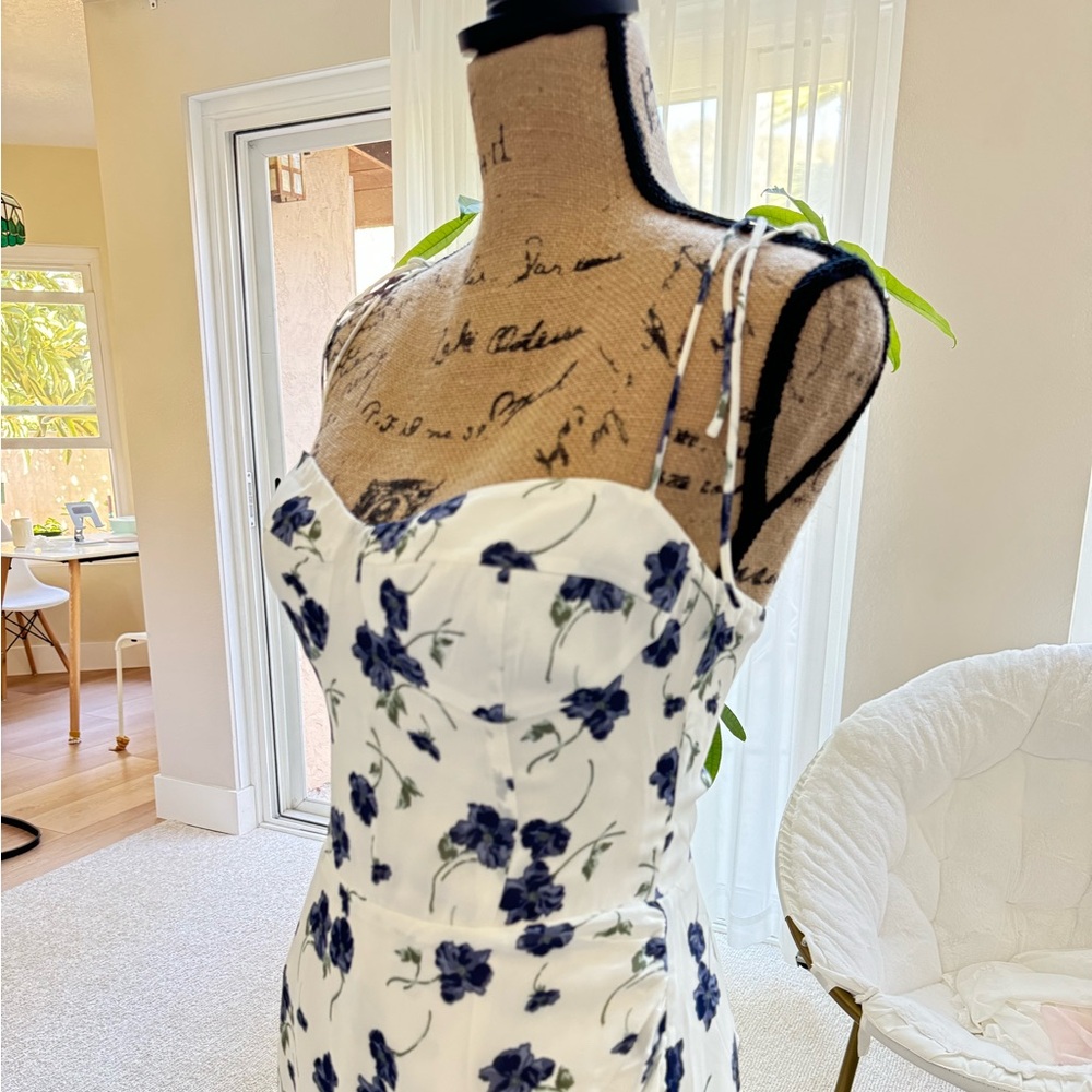 Reformation Kourtney Dress, Blueberry print, size 6 - Picture 3 of 9